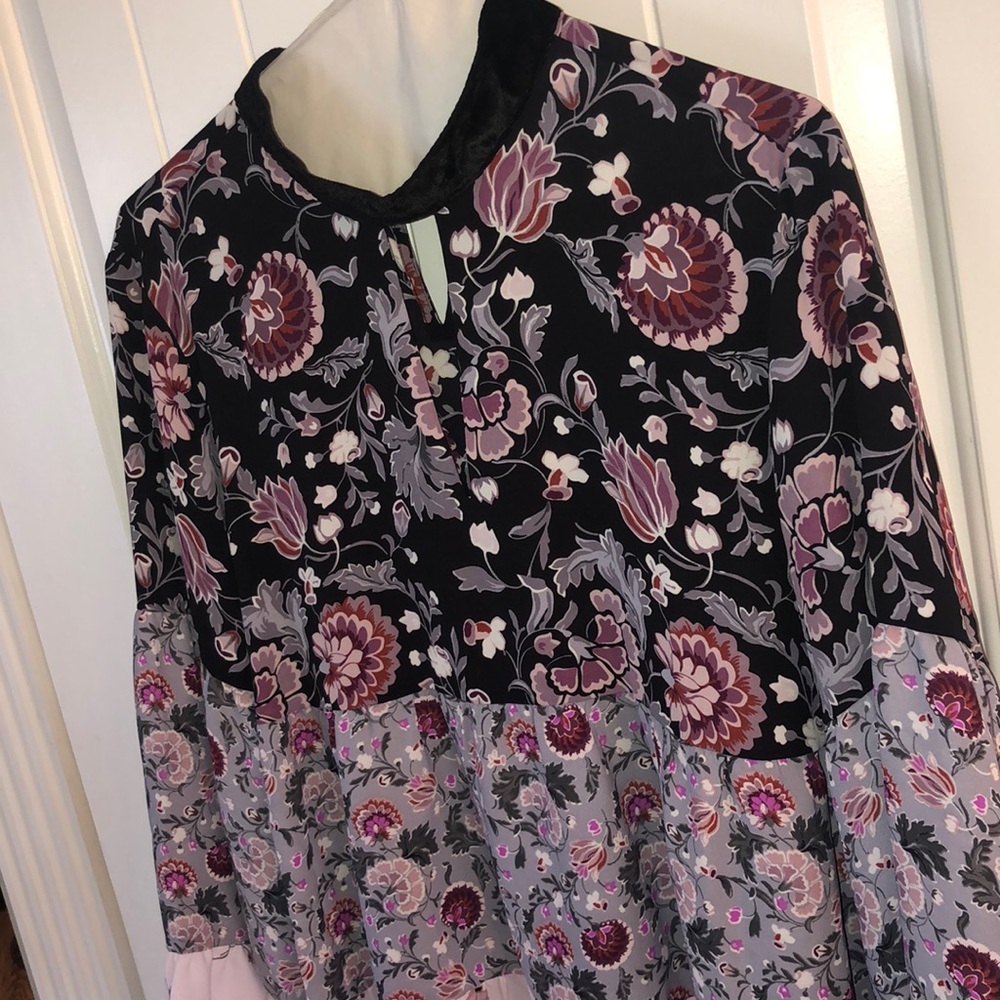 Fun floral flowy top!